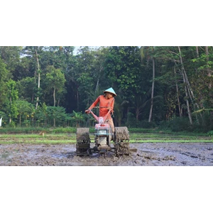Traktor pertanian
