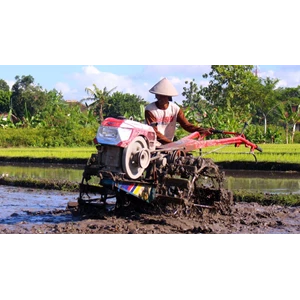 Traktor pertanian