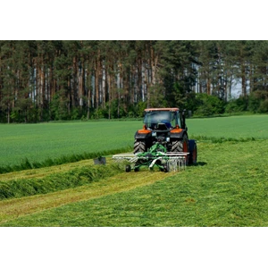 Traktor pertanian